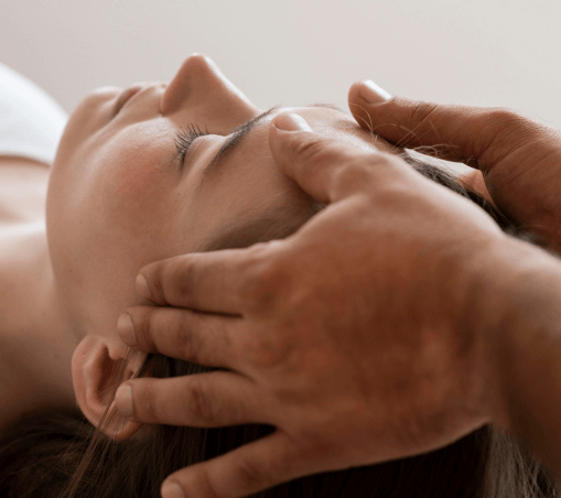 Kvinde der modtager Reiki Healing